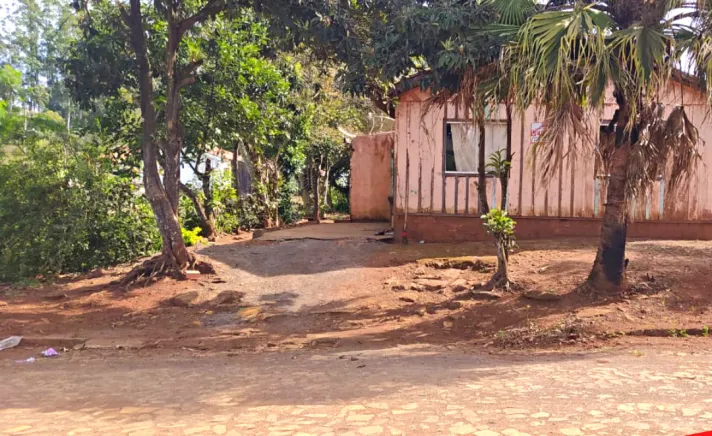 Terreno com casa de madeira em Água de Juremas, Iretama Pr