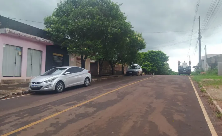 Terreno grande com três salas comerciais a venda em Iretama-PR