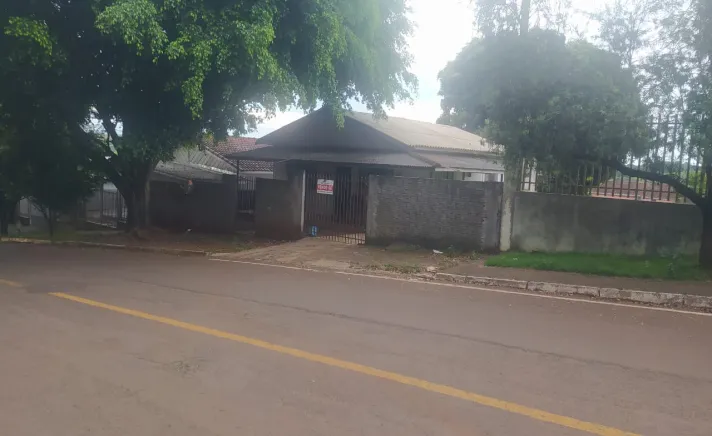 Casa com terreno grande a venda em Iretama-PR