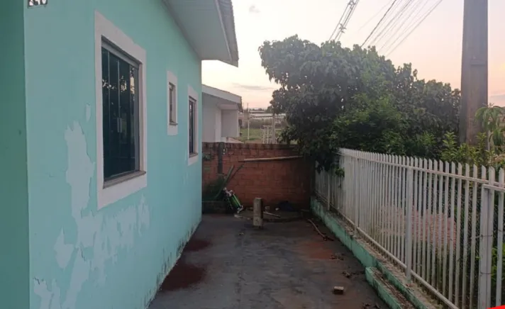 Casa de material com á venda em Iretama!!